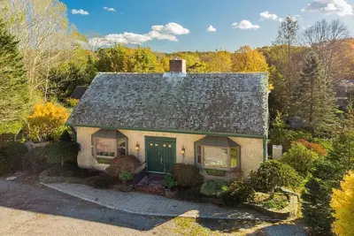 Image de Luxe Cape Cod Farmhouse. Walk to Ellis Landing Beach!