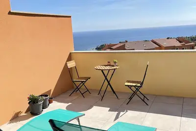 Bel appartement F3  de haut standing tout neuf, lumineux et climatisé.