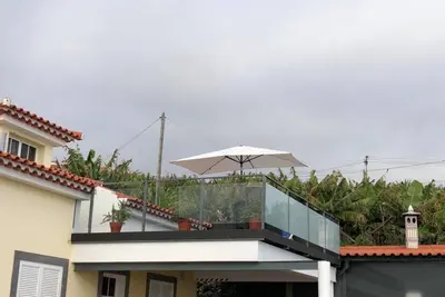 Image de Sunny Studio apartment right by the ocean