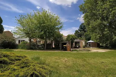 Image de 2 logements avec piscine chauffée et jacuzzi privatifs à volonté!