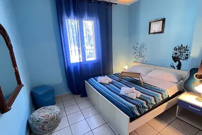 Image de Blue house with the beach around the corner