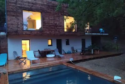 Image de Villa de standing, au vert et au calme