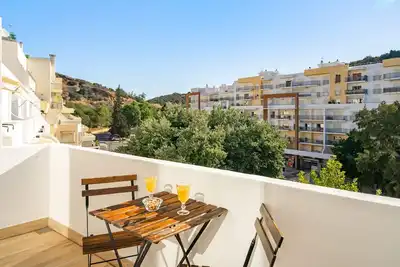 Image de ★ Stylish Apt & Sunny Balcony ★ Old Town ★ Ideal location ★ 5mins walking Beach