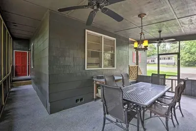 Image de Cute Cottage nestled in the trees close to Doak Campbell Stadium