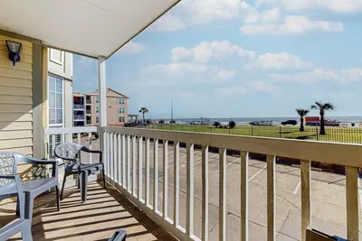 Image de Flip Flops at the Victorian-Gulf Front Sleeps 8