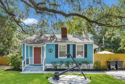Image de \"Anchor House\" 2/1 in the perfect location for all things Beaufort!