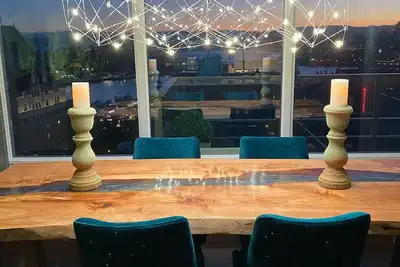 Image de Waterfalls Hotel - Luxury View Condo in Downtown Victoria