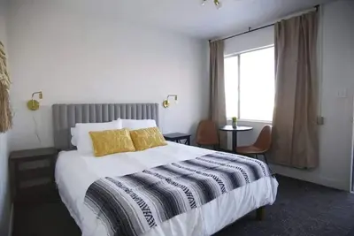 Image de Fillmore Lodge: Fantastic Queen Room - Best Price