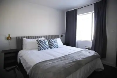 Image de Fillmore Lodge: One King Room with Lowest Rates!