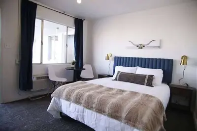 Image de Fillmore Lodge: Cute Queen Room at Special Rate!