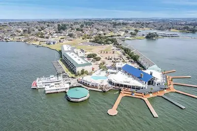 Image de Waterfront 2/2 Condo Boat Dock/Slip Restaurant Kayak Amenities Grd. Fl Sleeps 8