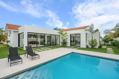 Image de Beautifully remodeled and spacious home available for rent