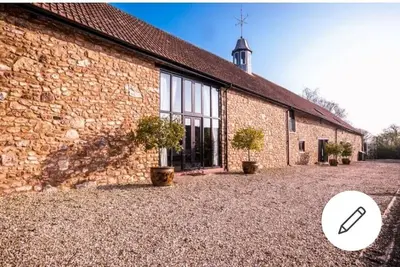 Image de The Great Long Barn Somerset Stays frm £100-£150pppn Festive from 1-3 nights £5k