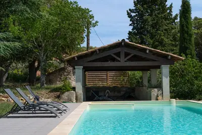 Image de Quiet house surrounded by olive trees, ideal for spa treatments and vacations.