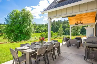 Image de Pearl of the Valley: Opulent Living in the True Gem of Oregon`s Wine Country