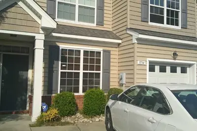 Image de Spacious family size condo with two living rooms and patio.