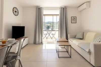 Image de Joli appartement pour 4 personnes avec climatisation, Wifi, Tv, balcon et parking