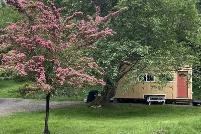 Image de Highland Hideaway at the Rmr Farmstead with Hot Tub