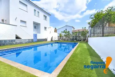 Image de Maison de 3 chambres avec piscine commune, à 500 m de la plage