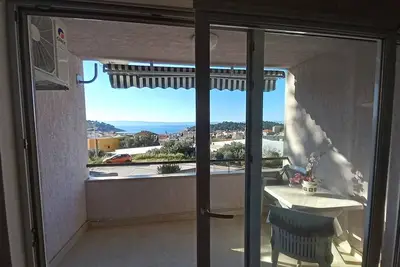 Image de Appartement de deux chambres avec la terrasse et la vue sur le mer Makarska (A-19756-a)
