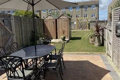 Image de Beautiful, bright and contemporary two bedroom cottage in the heart of Deal