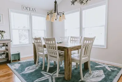 Image de ★ \"This house is beautiful inside and out. \"