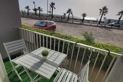 Image de Appartement face a la mer entièrement rénovée. Proche tout commerce