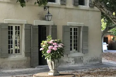 Image de Magnifique propriété avec maison et toutes les commodités, Minutes D'Aix Centre