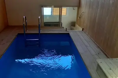 Image de Alma Bella -Suite parentale avec une piscine privative intérieure chauffée