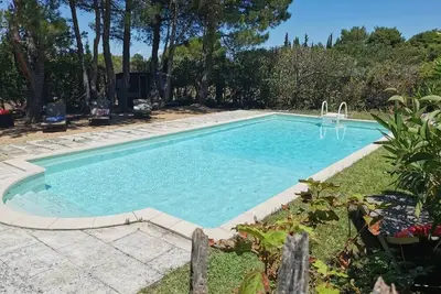 Image de maison aux pied des Alpilles
