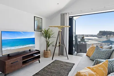 Image de Luxury 2bed 2bath coastal view apartment w\/parking w\/large south facing balcony