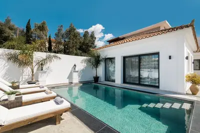 Image de Modern Private Villa, 5 minutes from the beach!