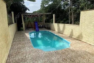 Image de Swimming Pool, Barbecue, Football Field