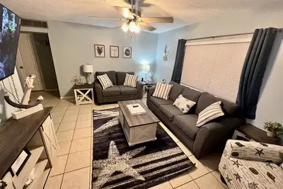 Image de 1b/1ba Prime Location to Johns Pass/Beach/Shopping!