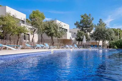 Image de Am-4 Maison moderne avec piscine communautaire