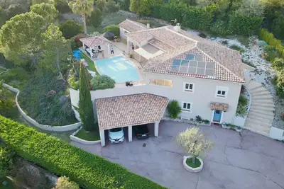 Image de Belle villa en Provence verte avec espace piscine au top