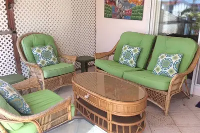 Image de Rare 3 Chambres Maison w / piscine Près de commodités de Jolly Harbour