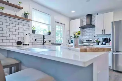 Image de Sweet Beach Home Retreat w/Private Rustic Beach Suite! !