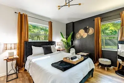 Image de Romantic Getaway, Huge Yard, Bbq, Fire-Pit, Devils Den & Rainbow Springs
