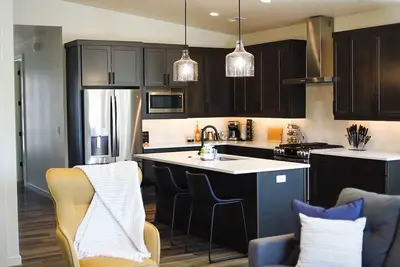 Image de New Cozy, Modern 3-bedroom home. Close to dtwn Cda