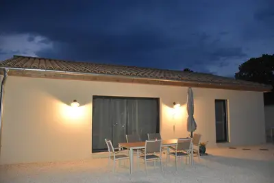 Image de villa with jacuzzi, at the foot of Mont Ventoux. . . 5min from the town centre.