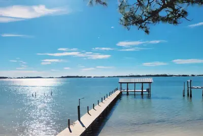 Image de Massive Waterfront Wonder with 5 Bedroom & Boat dock/ Pet-Friendly.