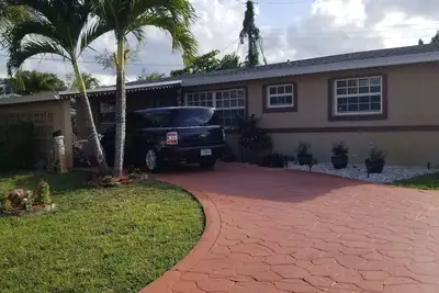 Image de Cheerful 2 bedroom home W/ patio & home office