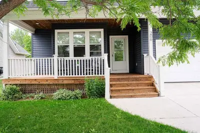 Image de Stylish Family Cottage - 5 bedroom - 6min walk to beach & town, hot tub, pets ok