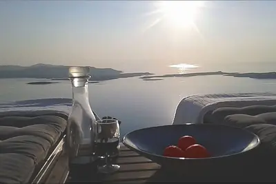 Image de Villa avec piscine à débordement et vue imprenable, 360 degrés, 16 Cyclades