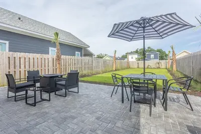 Image de Perfect Pensacola Location & Private Yard!