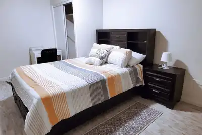 Image de Luxurious 2 Bedrooms In Walkout Basement