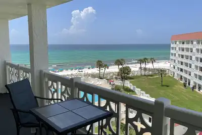 Image de El Matador 367 Beautiful View of Gulf and pool with Beach Service included!