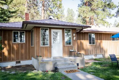 Image de Crater lake. 35 minutes from Crater Lake wilderness, close to willamette river.