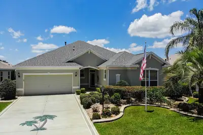 Image de The Villages Golfers Paradise near Sumter Landing 3 Bd / 2 Ba with golf cart